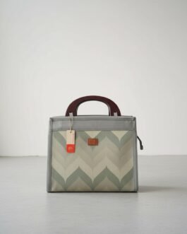 Printed Wooden Handle Handbag with 3 Inner Compartments